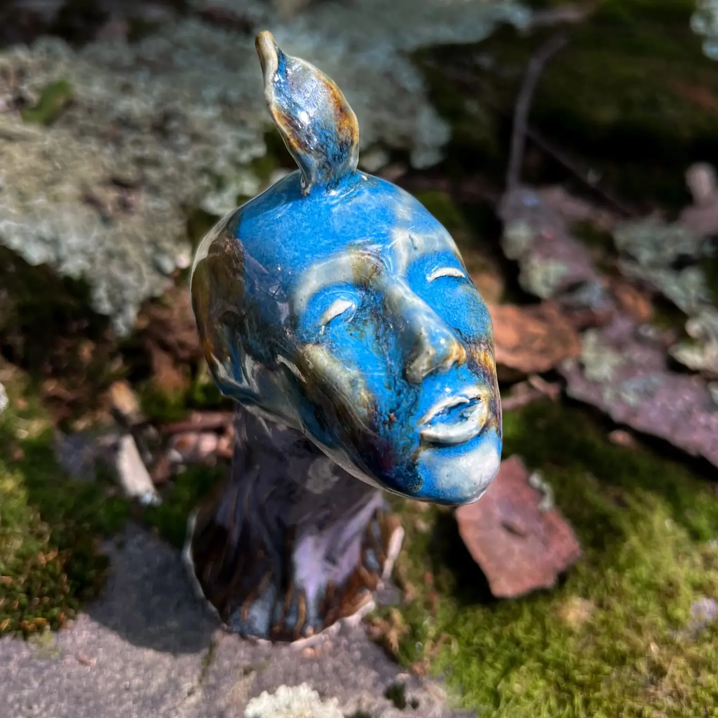 Blue glaze, crested