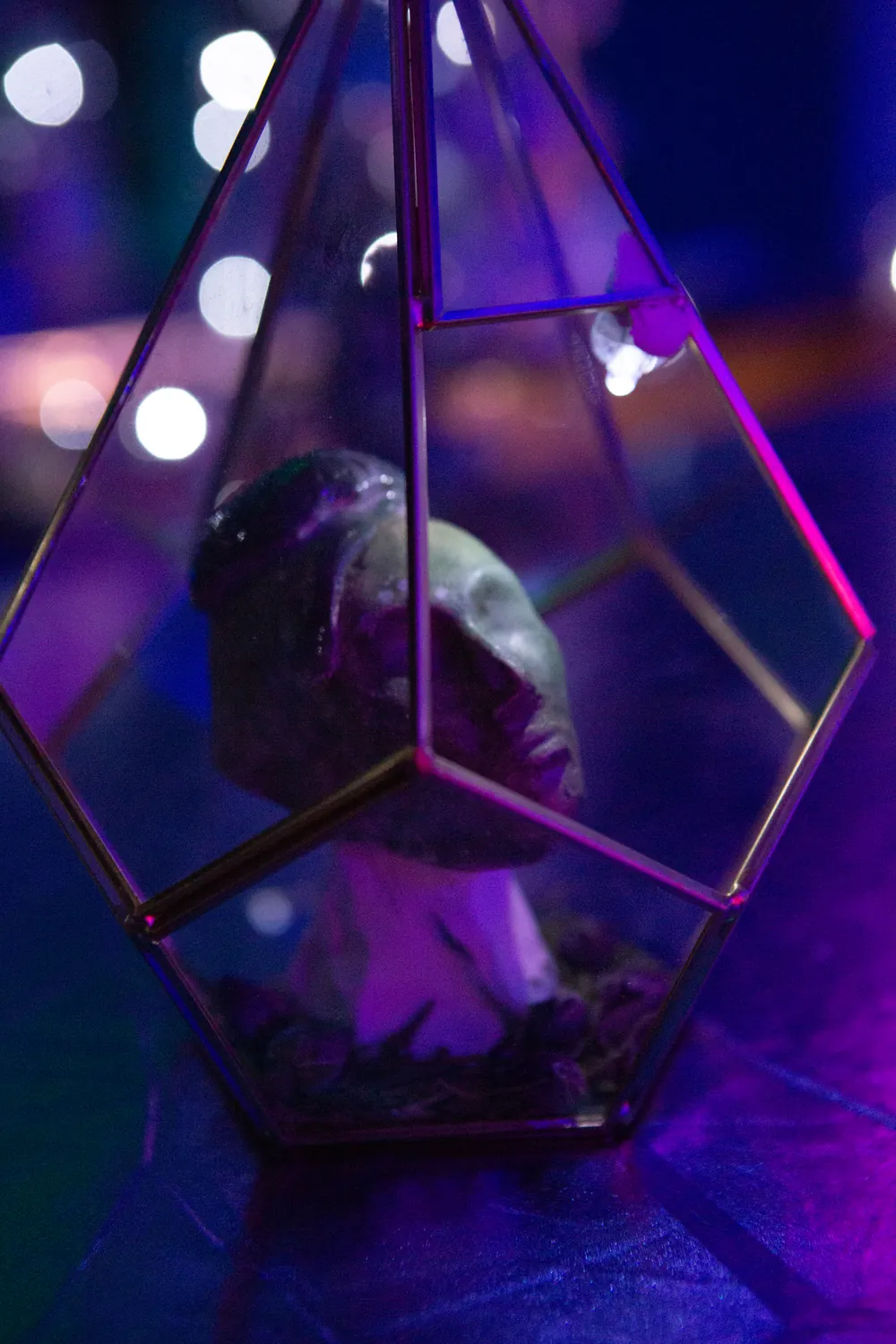 Glaze under violet light