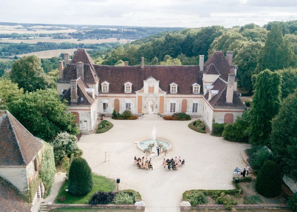 Château du Feÿ seen from the air, the courtyard and fountain in front of it.