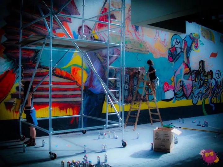 Painting the Fundação Roberto Marinho mural, 2012