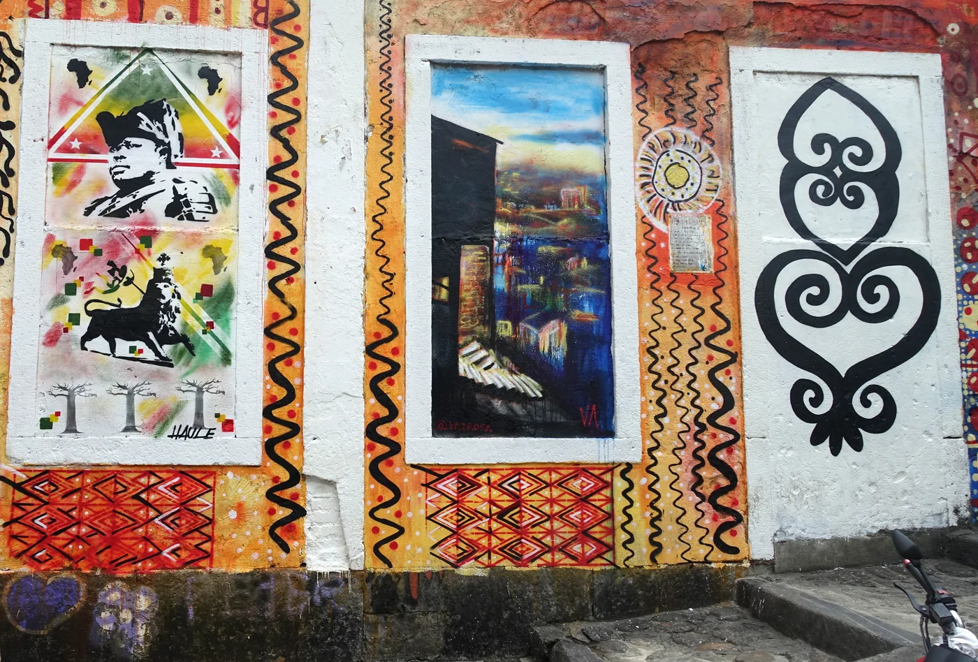 Adinkra symbols and parametric stencil patterns